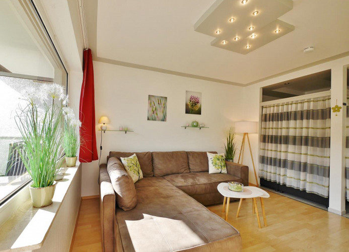 Große Couch mit Ottomane - Appartement Gänseblümchen***