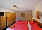 Upland Apartments/Fewo Waldgeist - Schlafzimmer mit TV