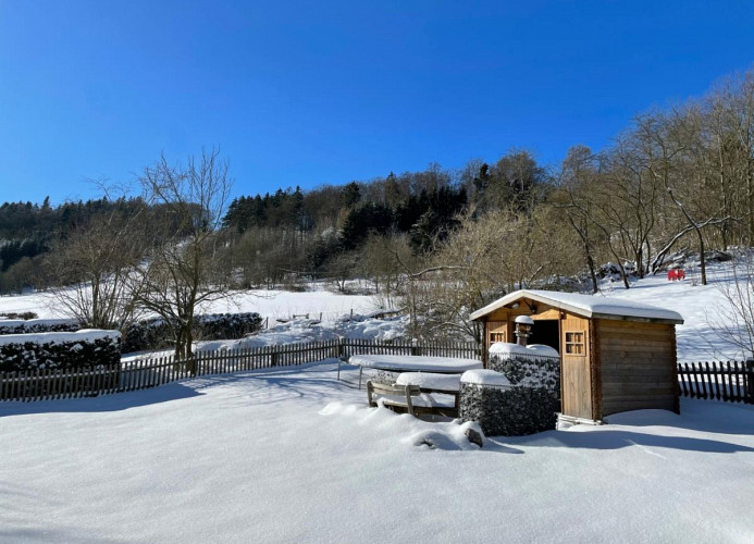 Upland Apartments - Garten im Winterkleid