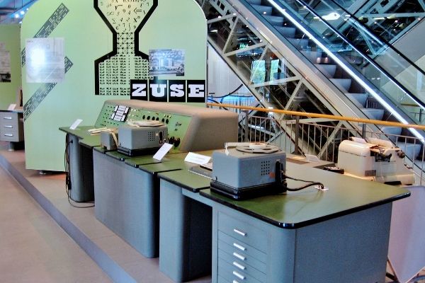 HEINZ NIXDORF MUSEUMSFORUM IN PADERBORN