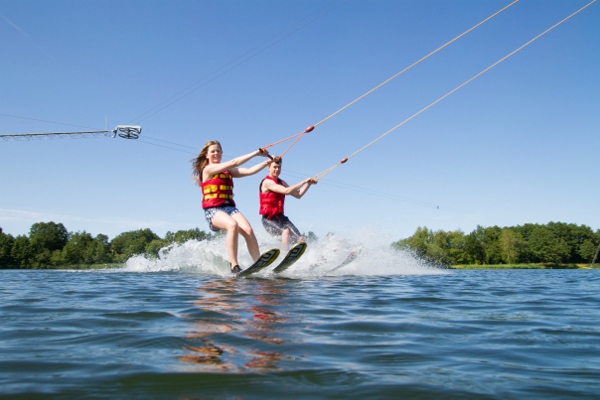 WASSERSKI & WAKEBOARDING AM HILLEBACHSEE IN NIEDERSFELD