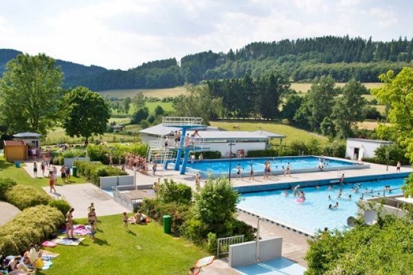 WELLENFREIBAD IN SCHMALLENBERG