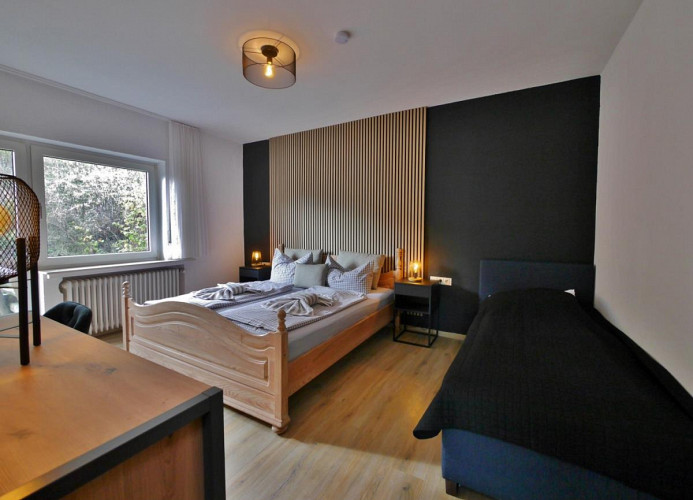 Q12 - Fewo Berg*** - Schlafzimmer2 mit Doppelbett + Einzelbett