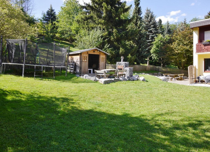 Upland Apartments - Grillhütte & Trampolin