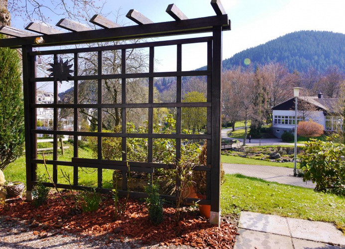 Fewo B*** - Blick von der Terrasse in den Kurpark