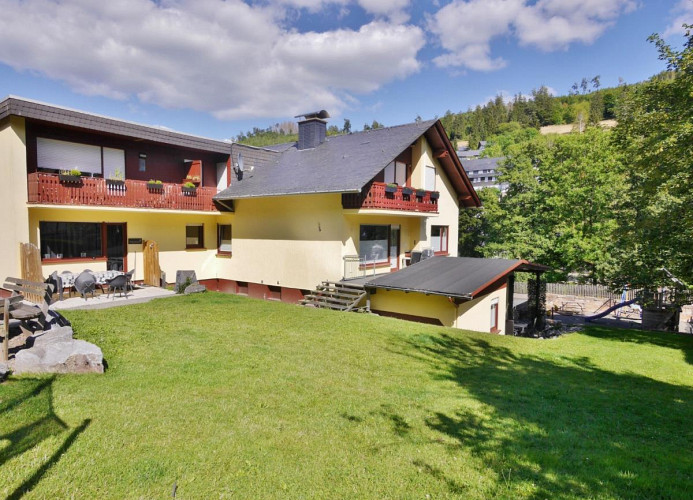 Upland Apartments - Gartenansicht Haus